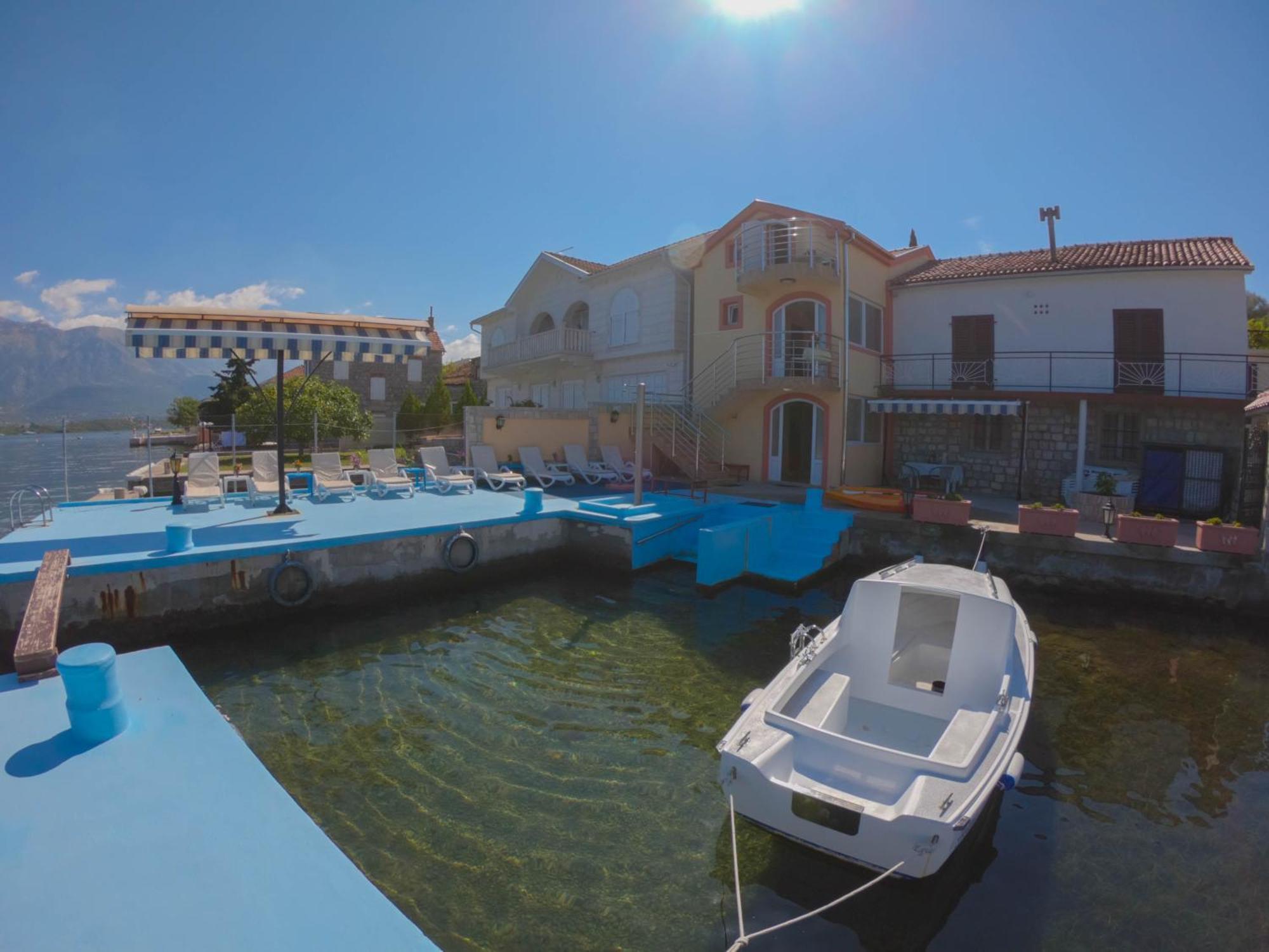 Porto Del Sole Apartments Tivat Ngoại thất bức ảnh