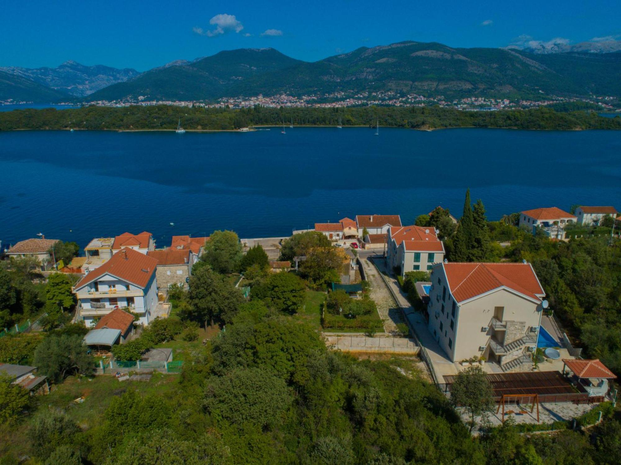 Porto Del Sole Apartments Tivat Ngoại thất bức ảnh